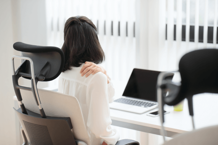 つらい肩こりに悩む