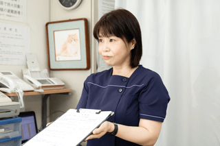 受付にて問診をお渡しします。